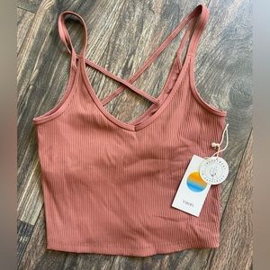 Vuori Rib Crop Tank in Rosewood Size Medium